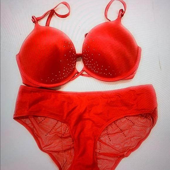 Victoria’s Secret 32D medium bra set red